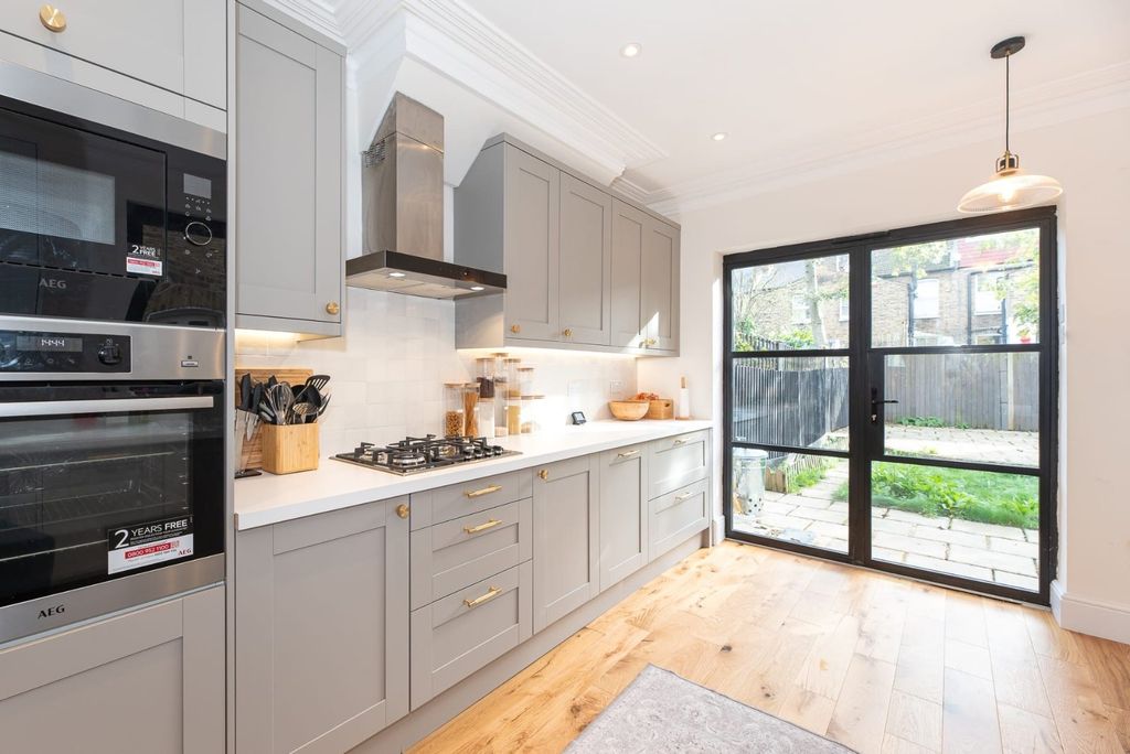 Property photo 3 of 19 Picture No. 05