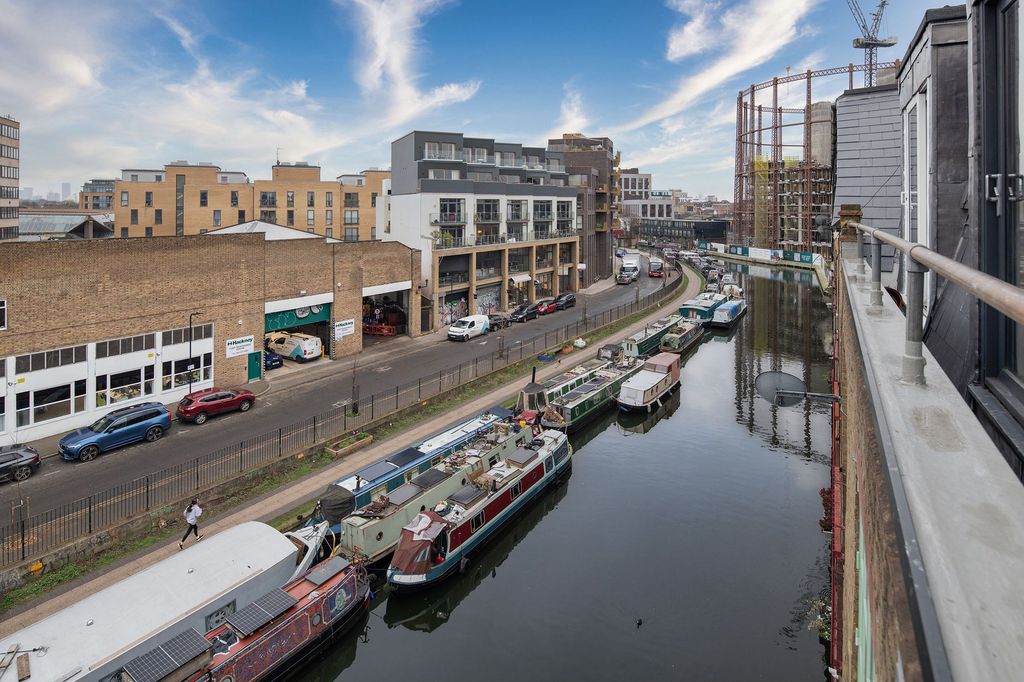 Property photo 3 of 13 London Wharf E2