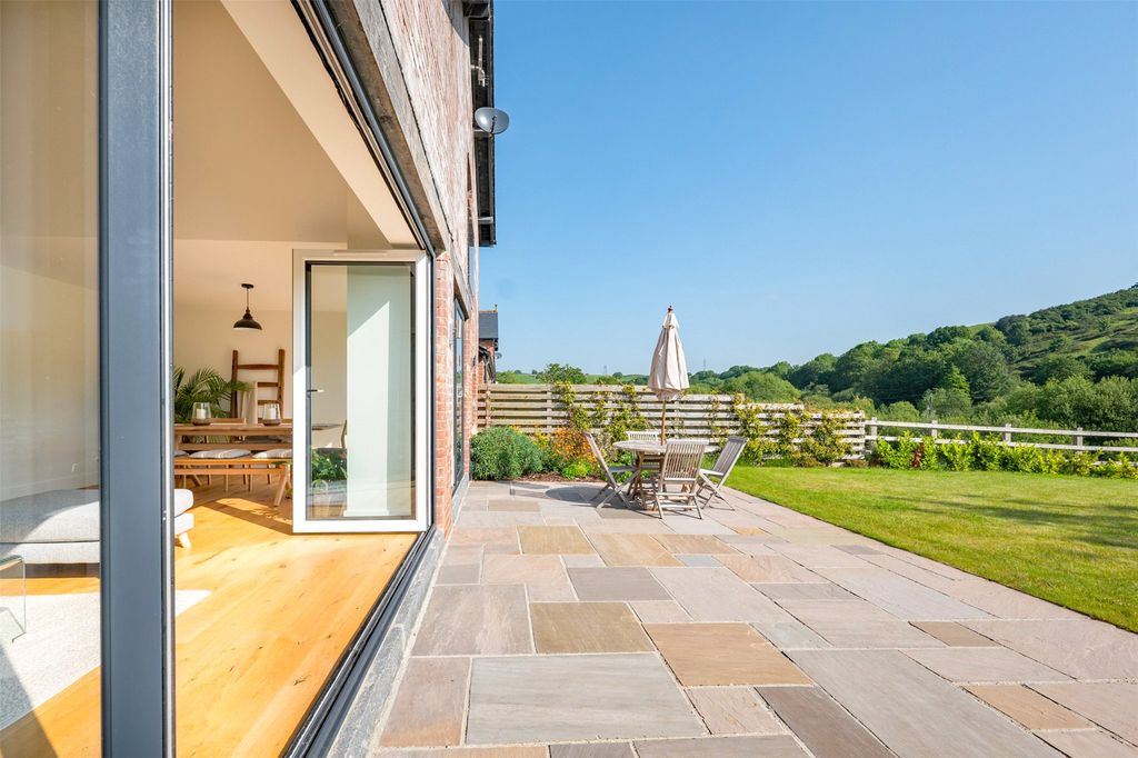 Property photo 2 of 13 Garden View