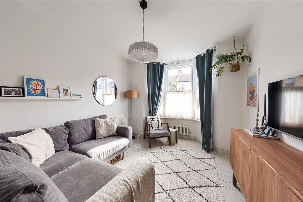 Property photo 2 of 61 Cann Hall Road, E11