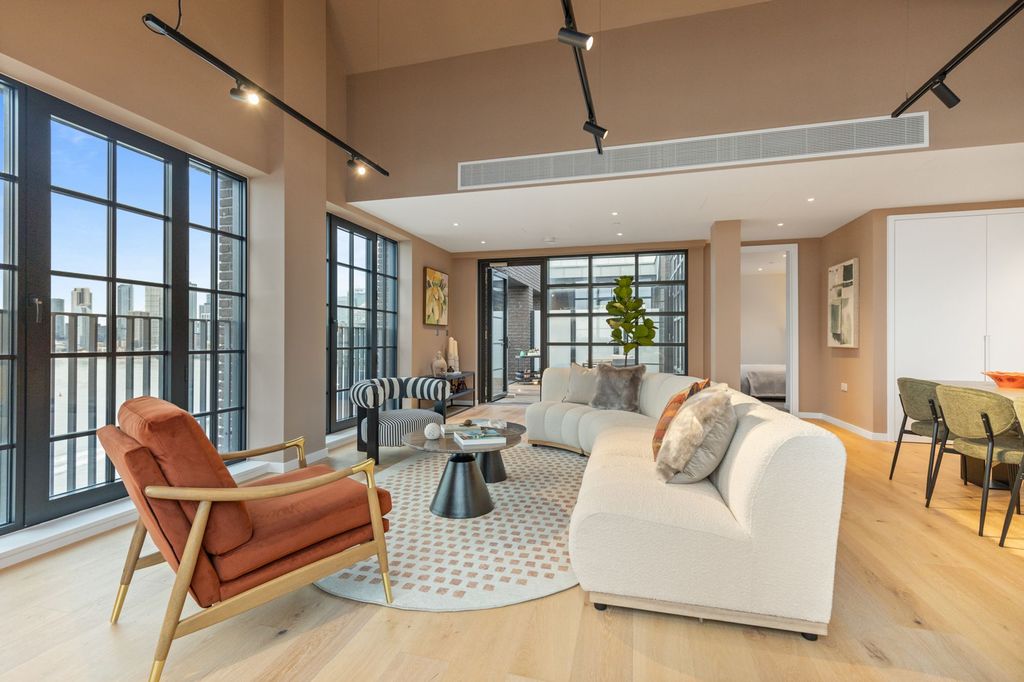 Property photo 3 of 27