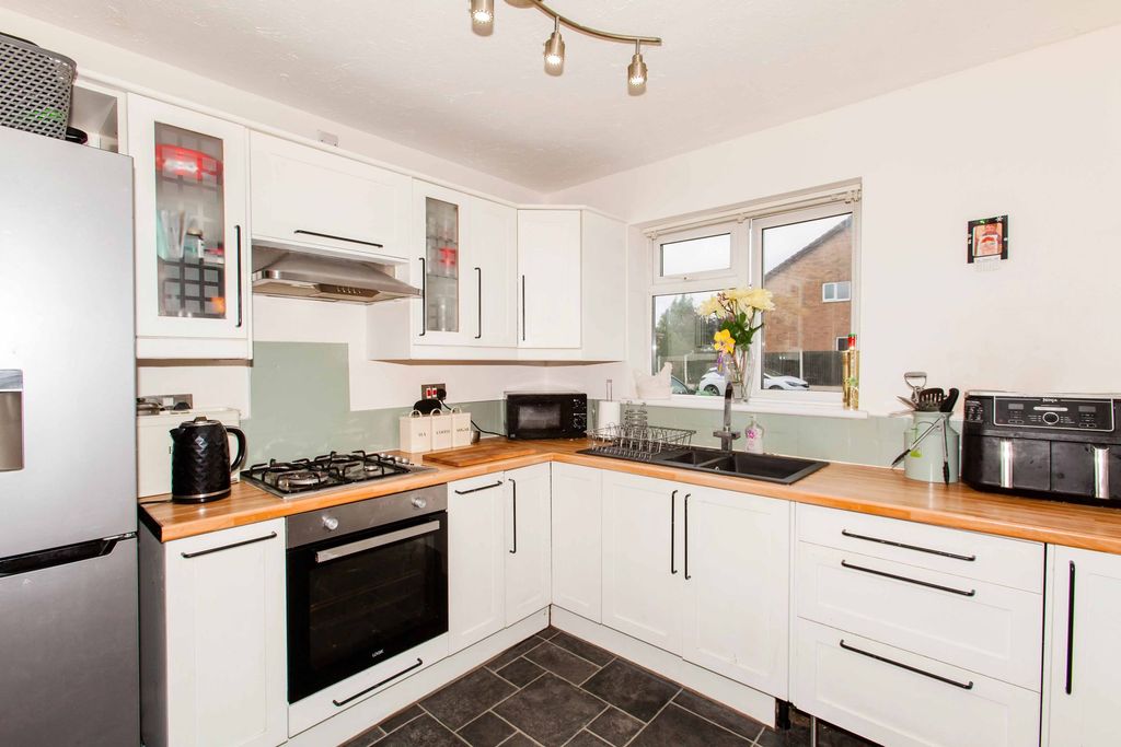 Property photo 2 of 25