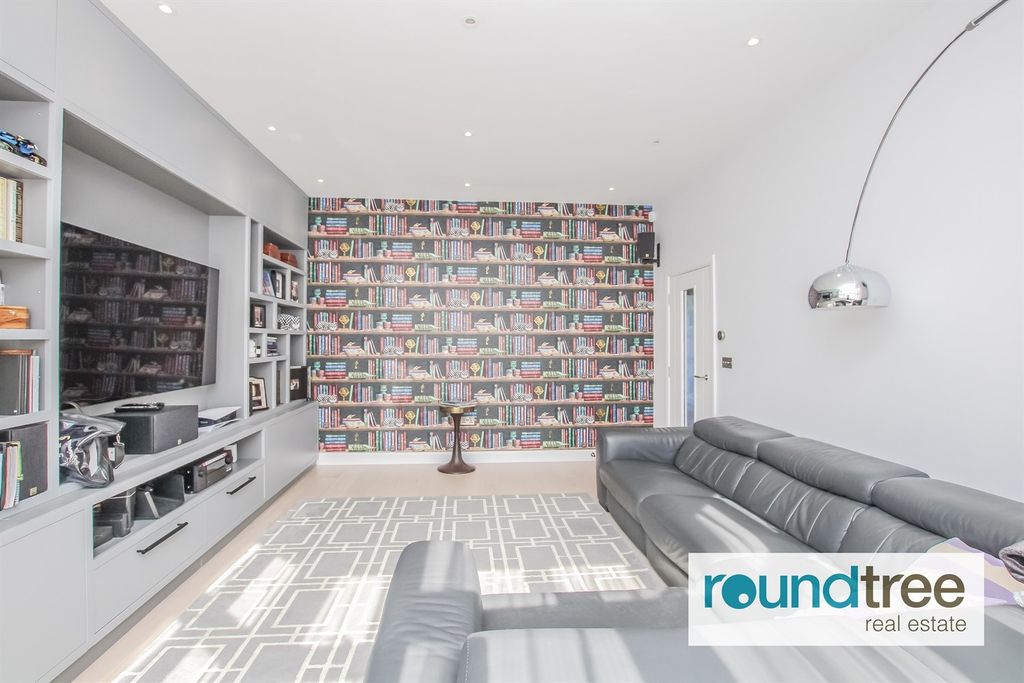 Property photo 1 of 13 (Main)