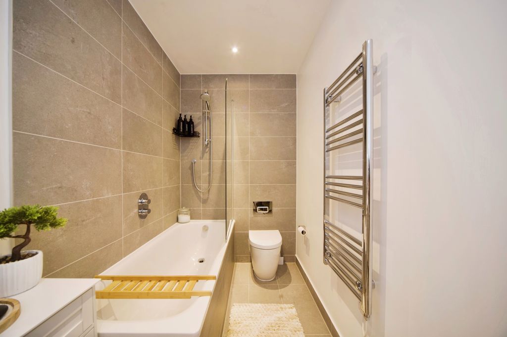 Property photo 3 of 15 Bathroom