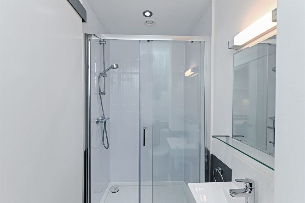 Property photo 2 of 4 (Main)