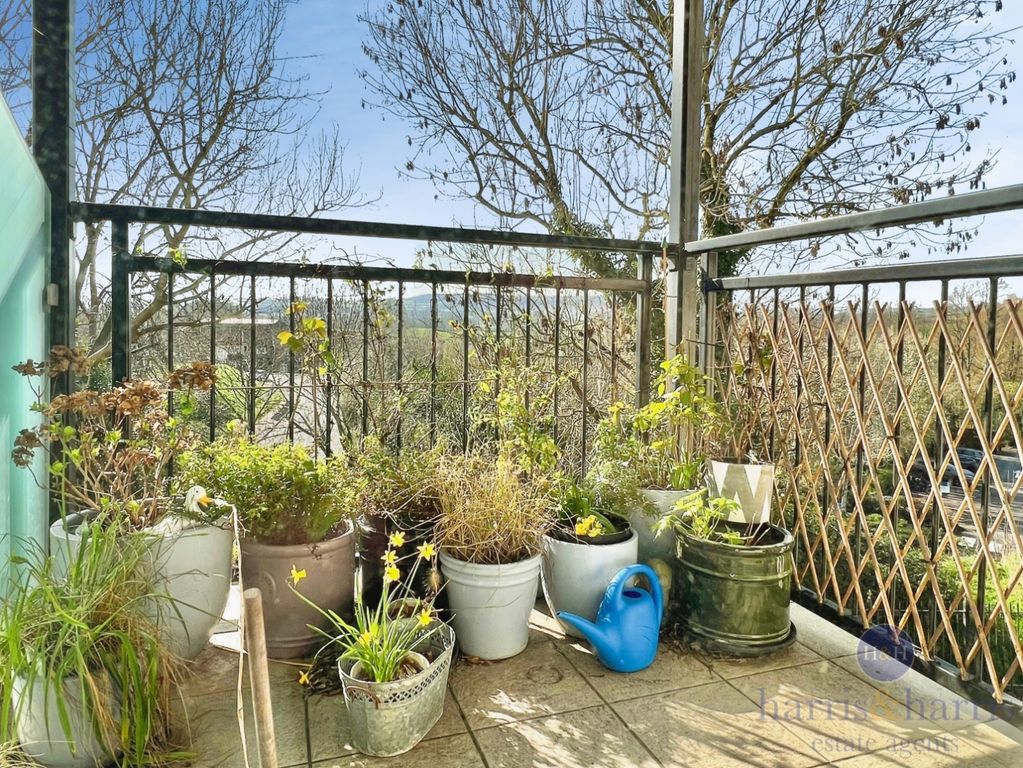 Property photo 3 of 8 Balcony
