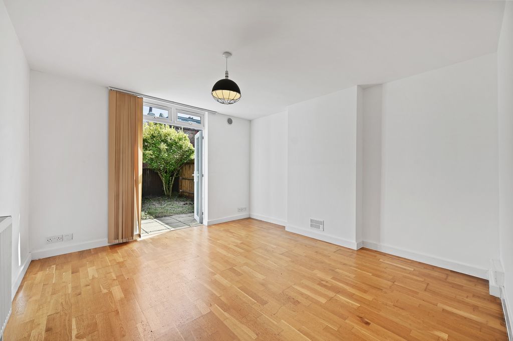 Property photo 2 of 8