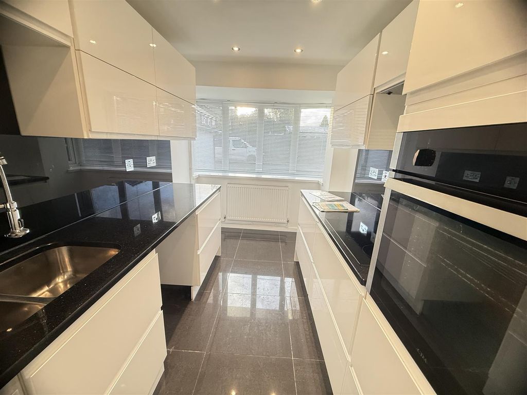 Property photo 3 of 11 12 Green Street -4.Jpg