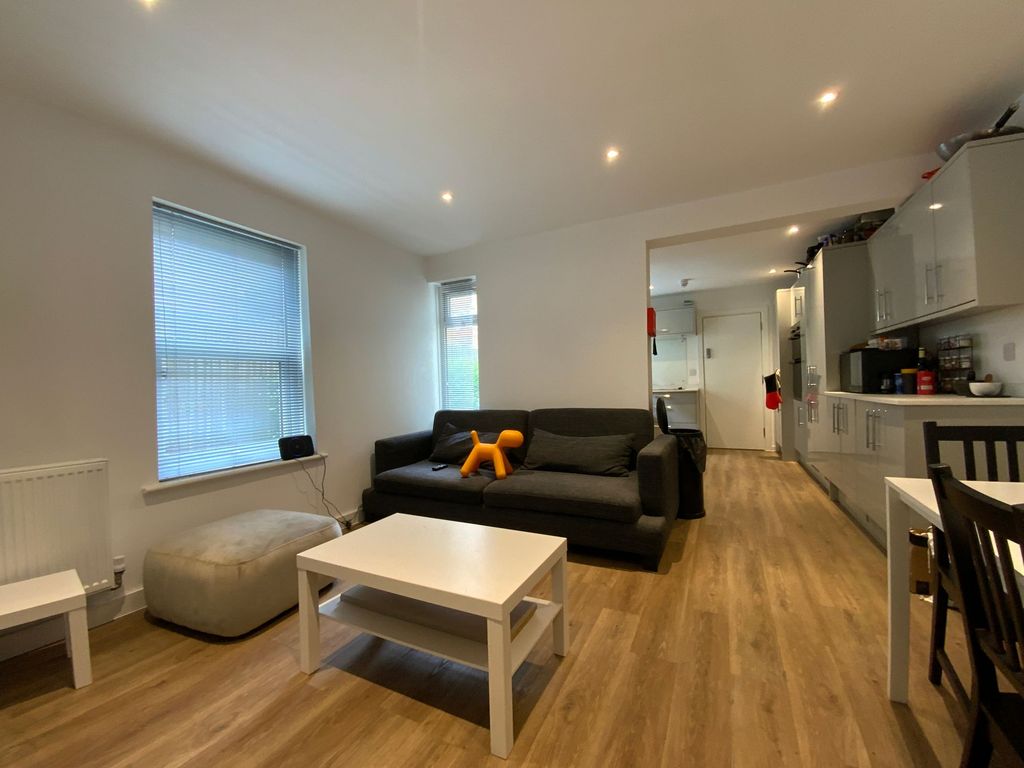 Property photo 3 of 6 Communal Living Room