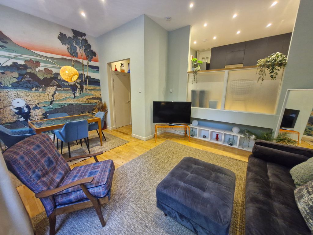 Property photo 2 of 12 Lounge