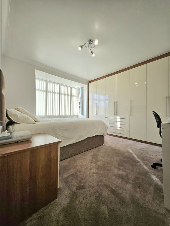 Property photo 1 of 28 26 Fountains Road