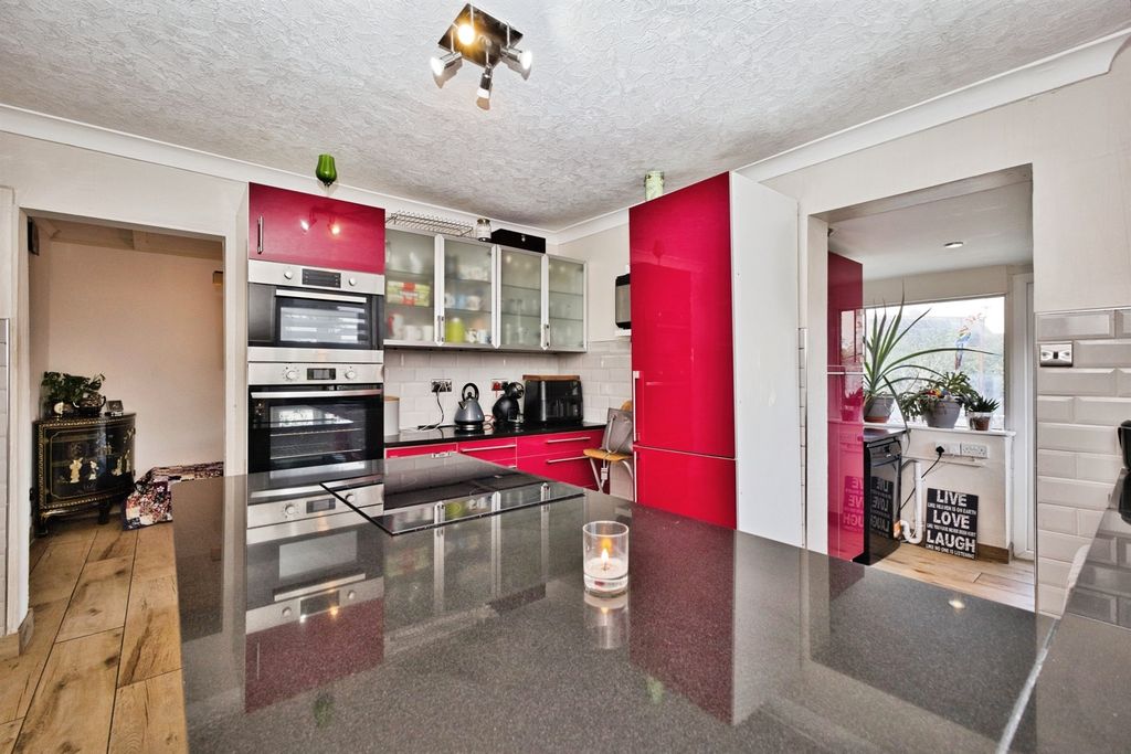 Property photo 3 of 19