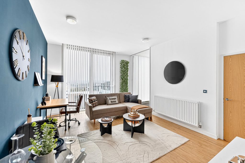 Property photo 1 of 13 Living Room