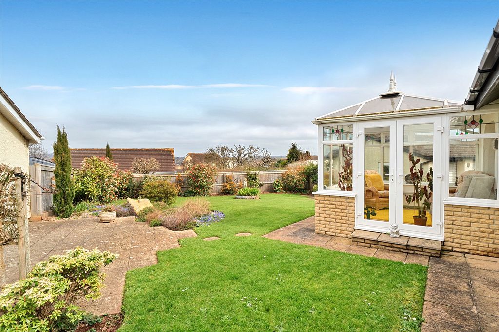 Property photo 2 of 12 Garden