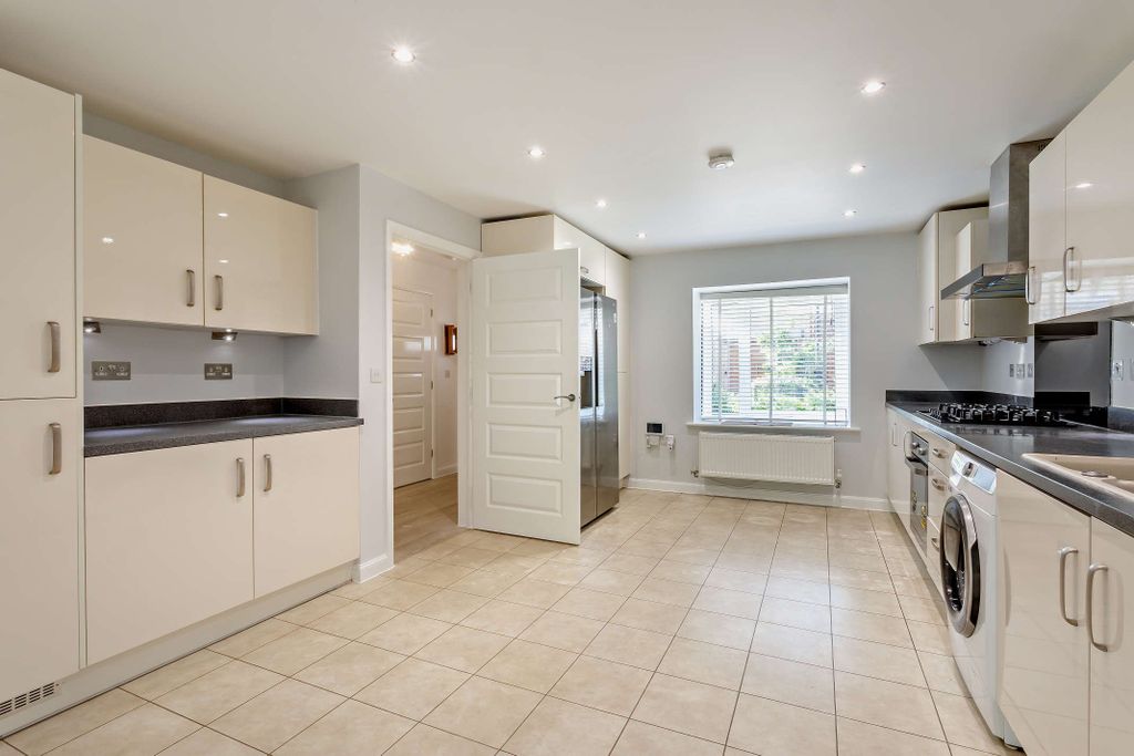Property photo 2 of 17 Picture No. 04