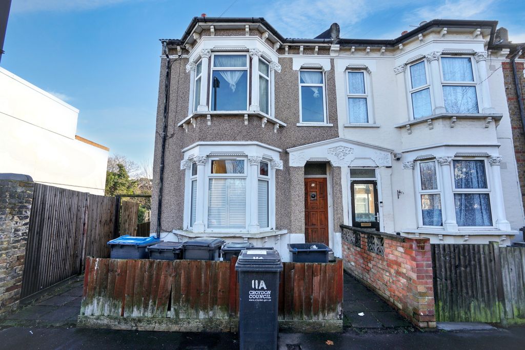 Property photo 1 of 15 11B Ecclesbourne Road, Thornton Heath, Surrey, Cr7 7Bp