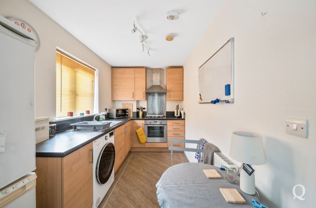 Property photo 2 of 21 1Af6910B-4Ac1-471...