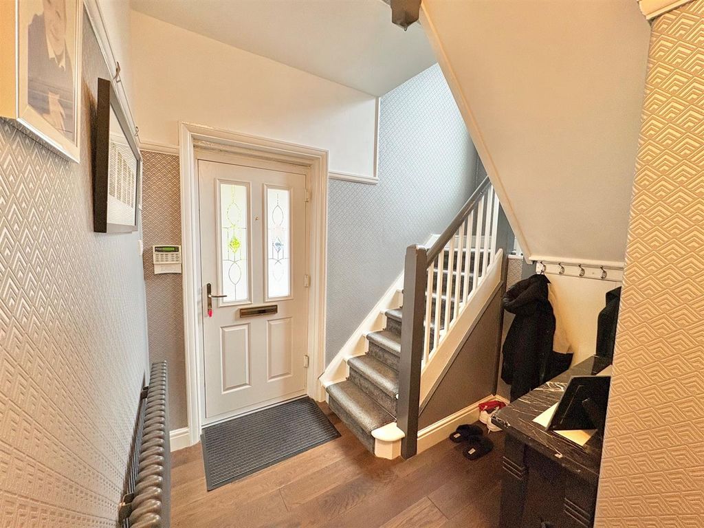 Property photo 2 of 17 Hall.Jpg