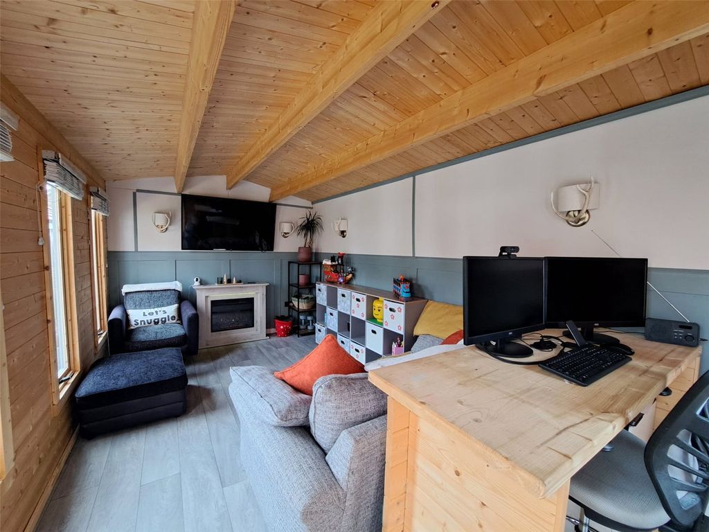 Property photo 2 of 19 Picture No. 03