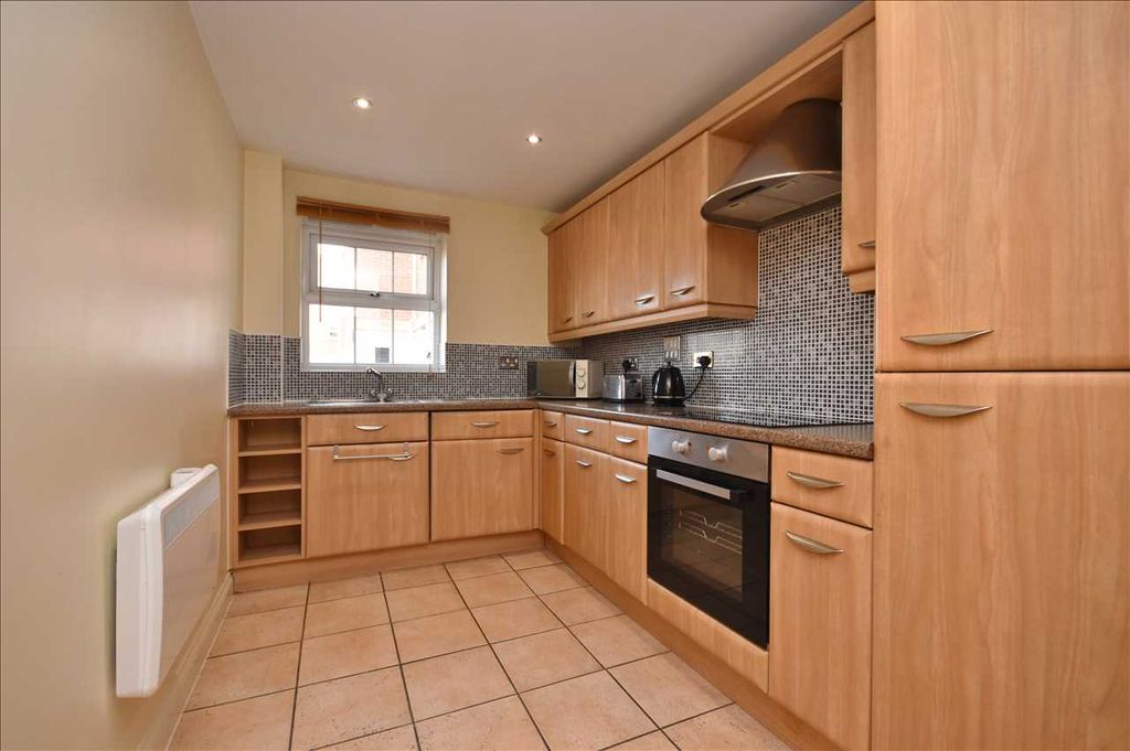 Property photo 3 of 8 Kitchen