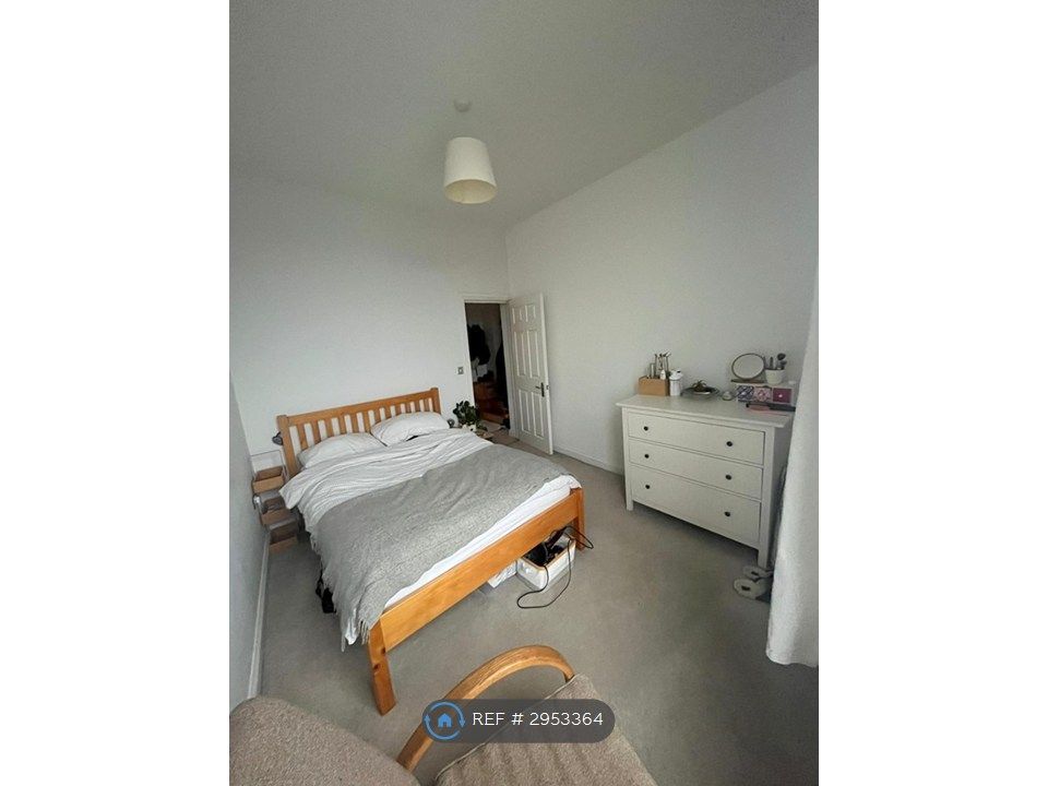 Property photo 2 of 9 Main Bedroom