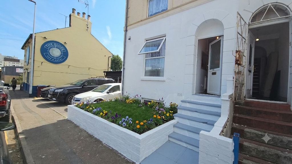 Property photo 1 of 11
