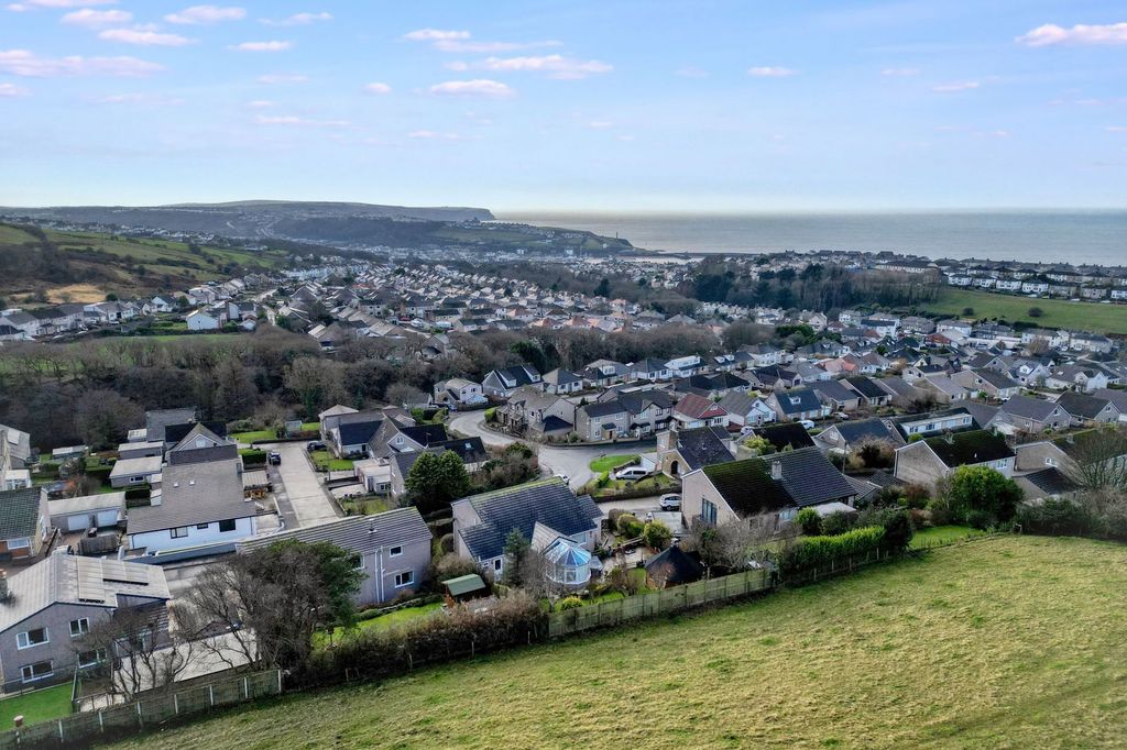 Property photo 2 of 32