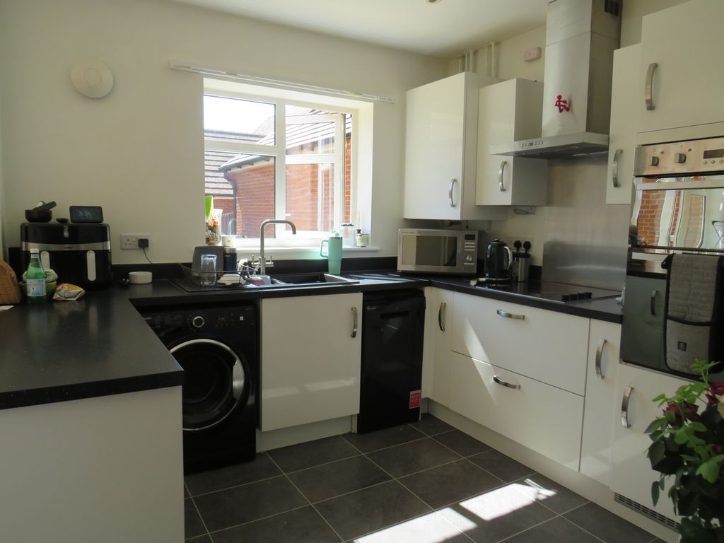 Property photo 2 of 14 Kitchen