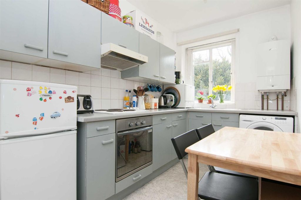 Property photo 3 of 7 Kitchen