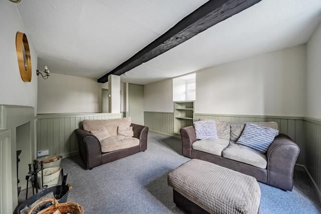 Property photo 3 of 22 Basement Flat Lounge