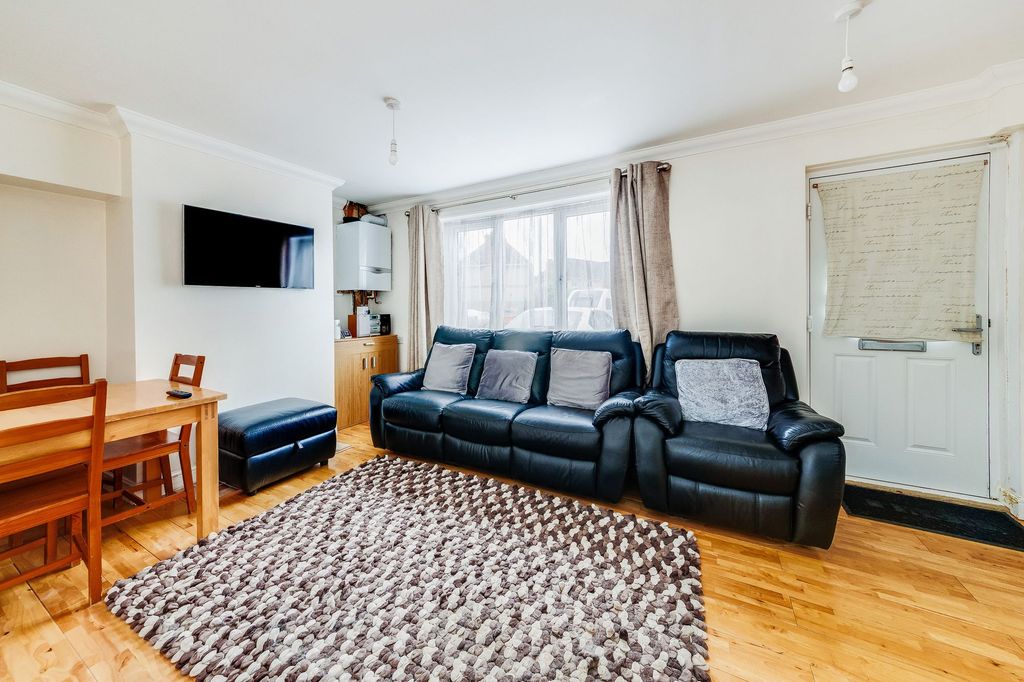 Property photo 3 of 17
