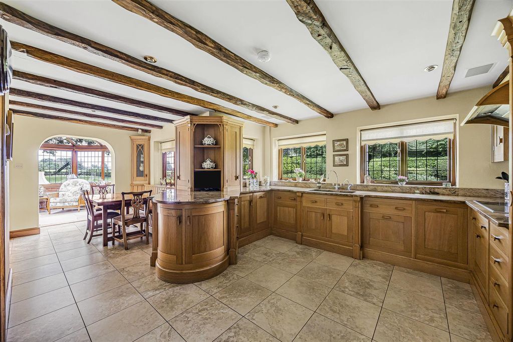 Property photo 3 of 35