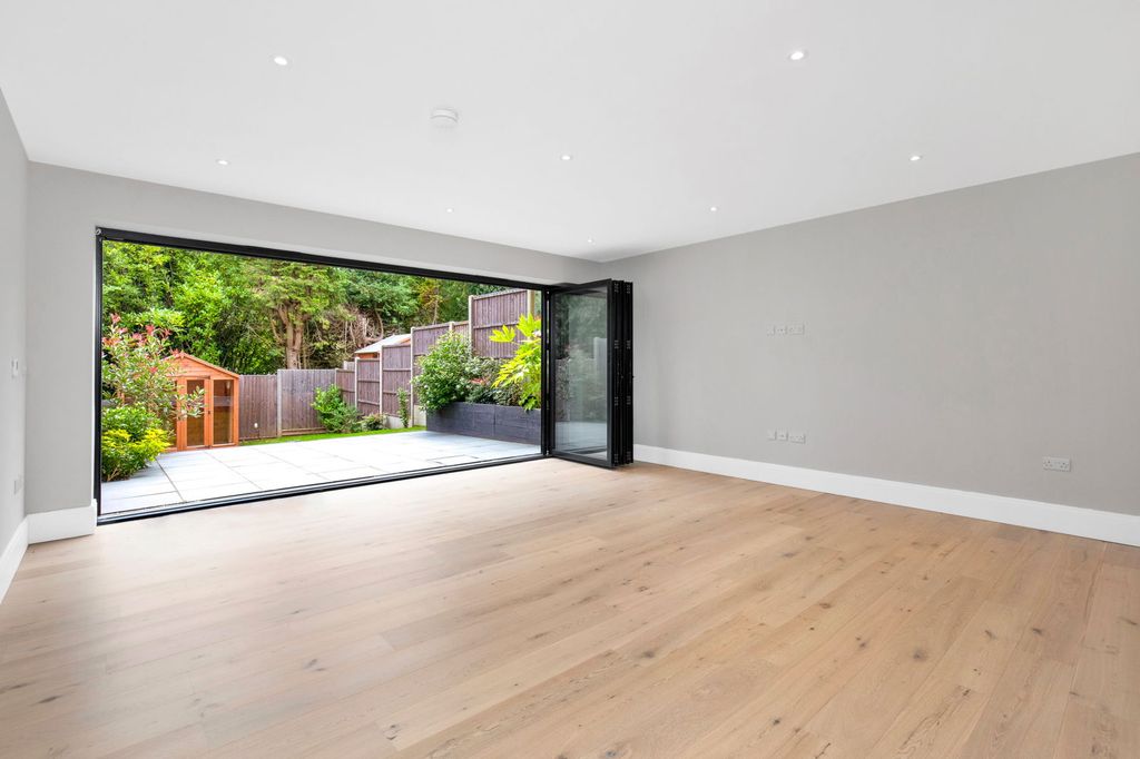 Property photo 2 of 23