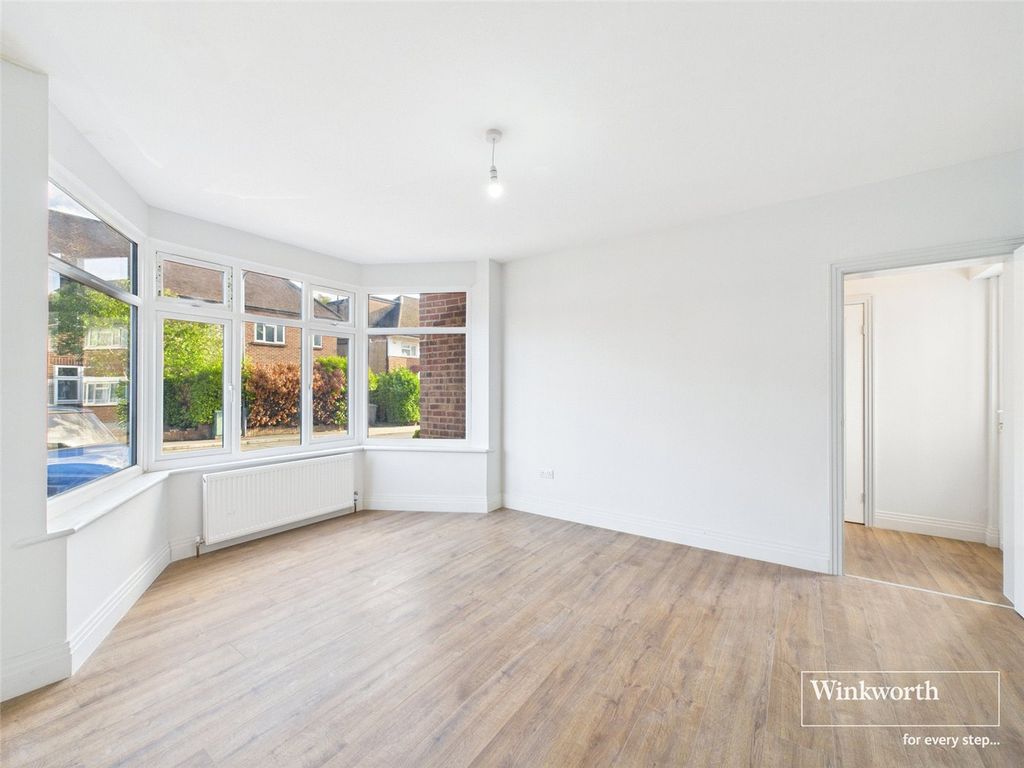 Property photo 3 of 11 Living Room/Dining