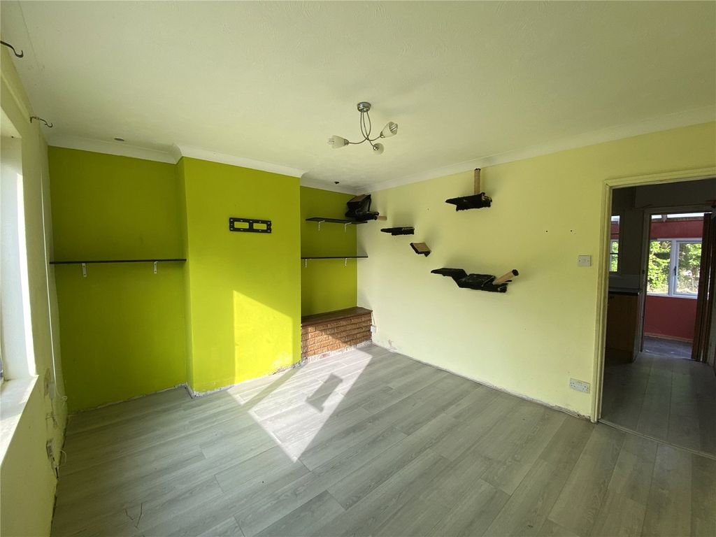 Property photo 2 of 9 Living/Dining