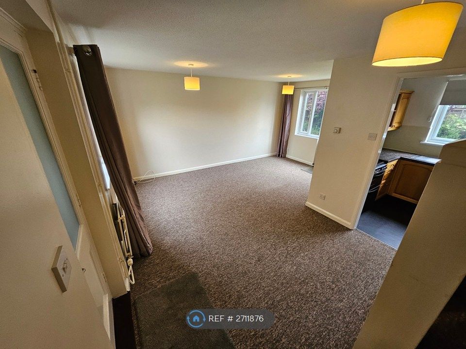 Property photo 2 of 20 Living Room