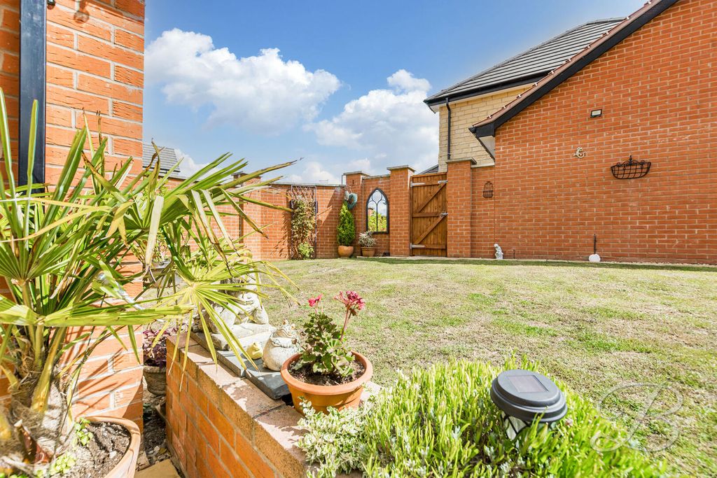 Property photo 2 of 37 Rear Garden