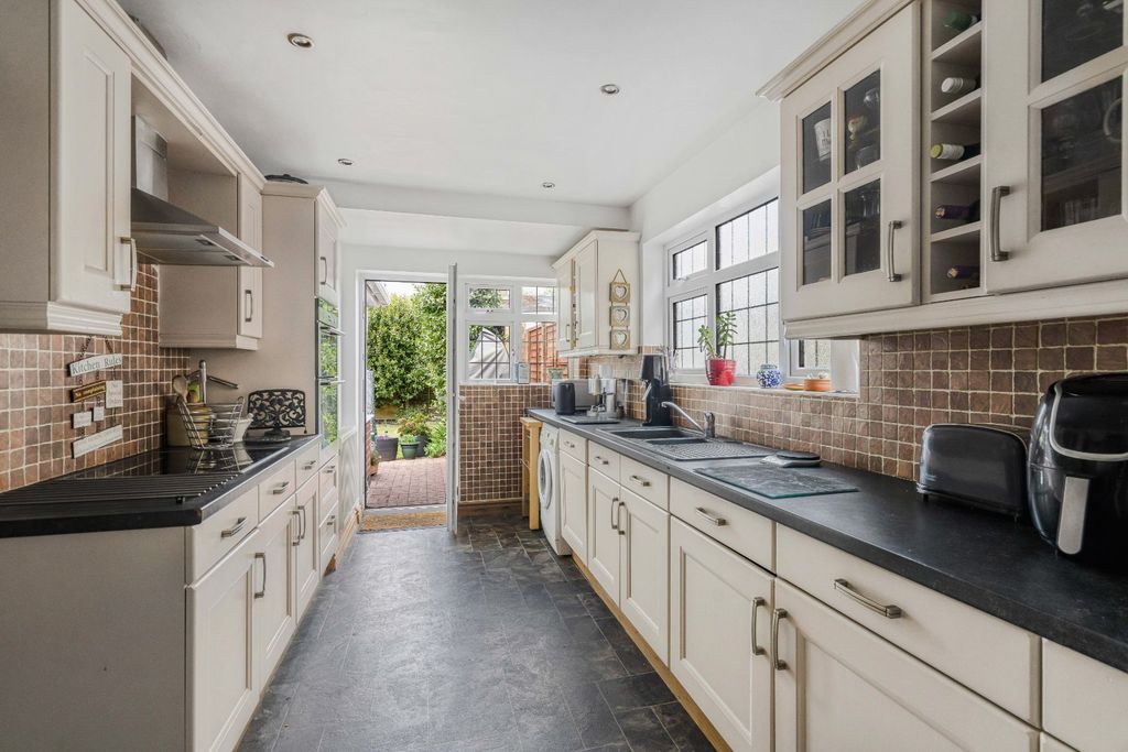 Property photo 2 of 20 Kitchen