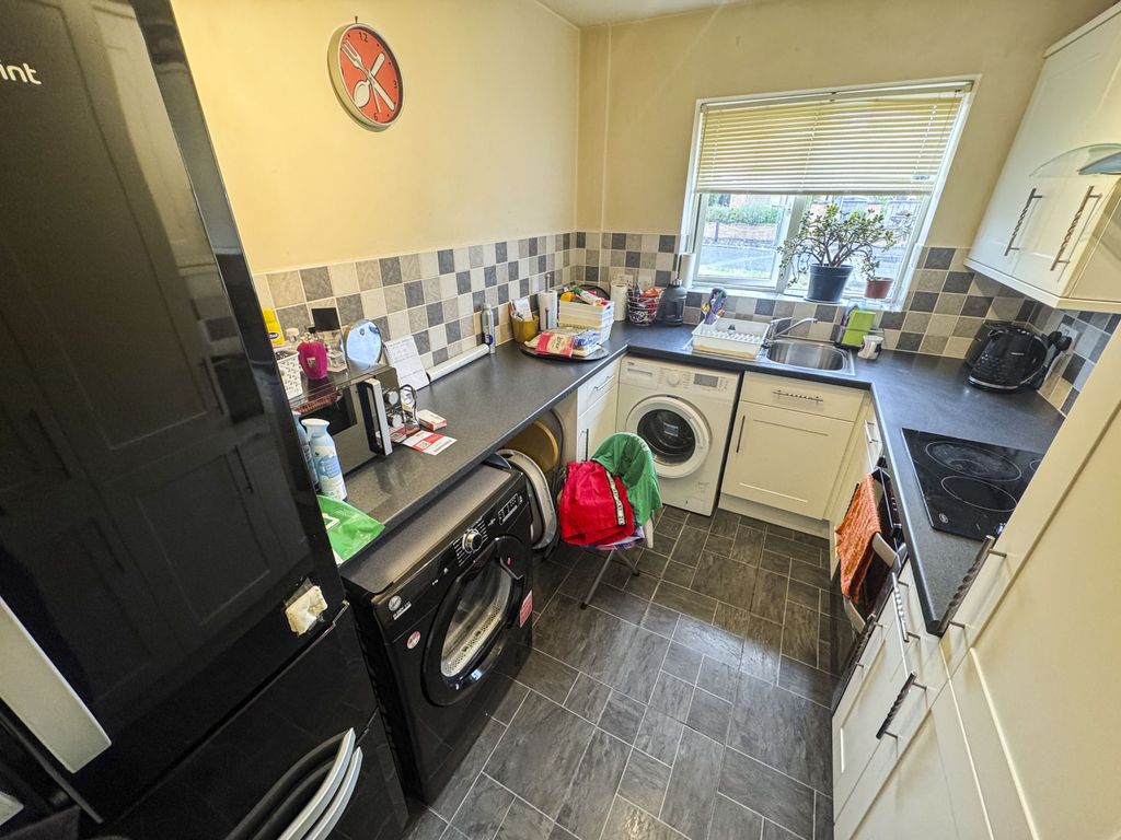 Property photo 2 of 10 Kitchen