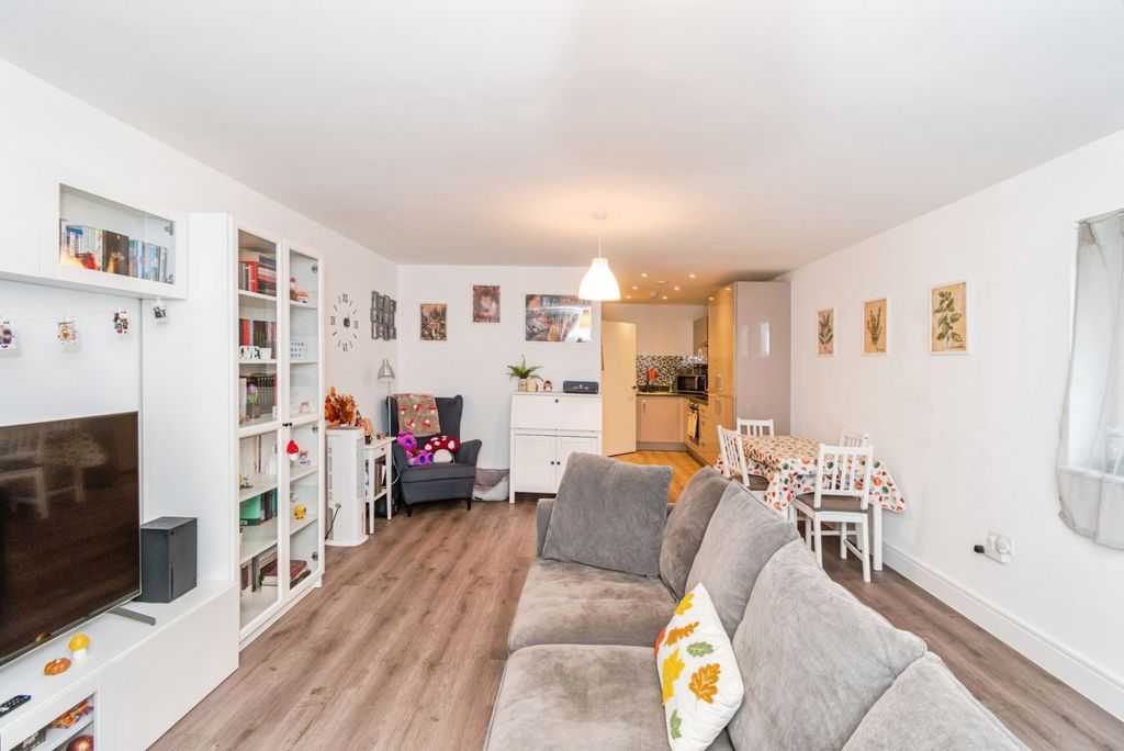 Property photo 2 of 9 Pbox-Img.Jpg