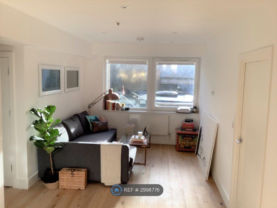 Property photo 1 of 11 Living Space