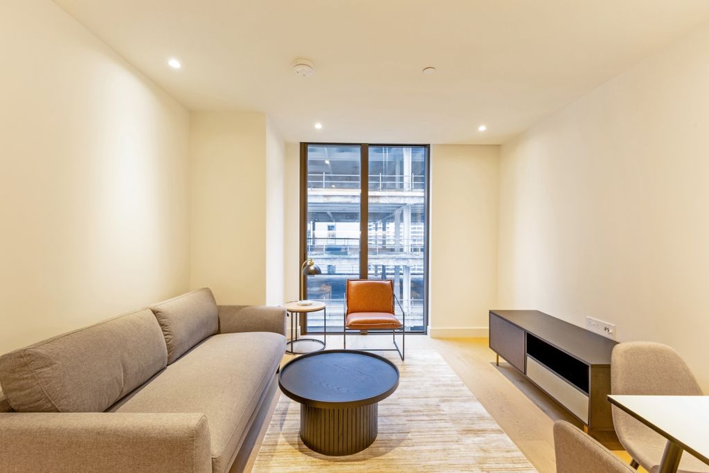 Property photo 3 of 19 Reception (3)