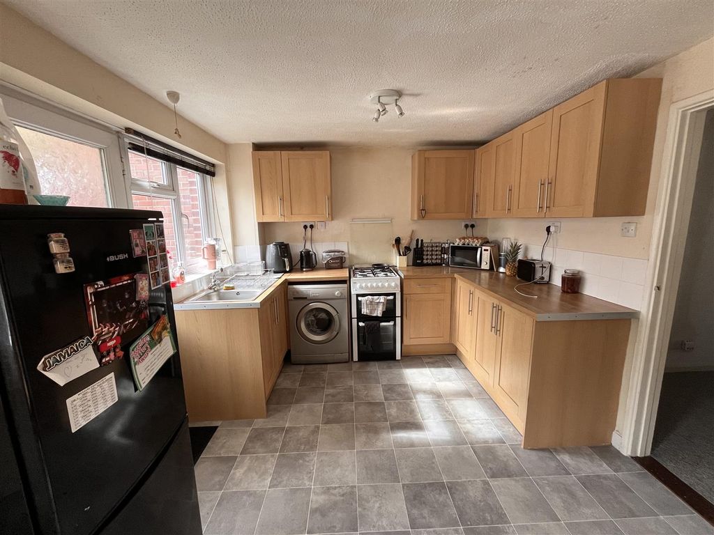 Property photo 2 of 13 Kitchen