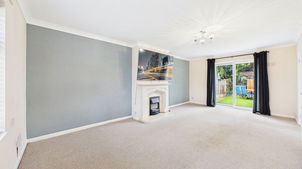 Property photo 3 of 14 Cam02351G0-Pr0097-Still007