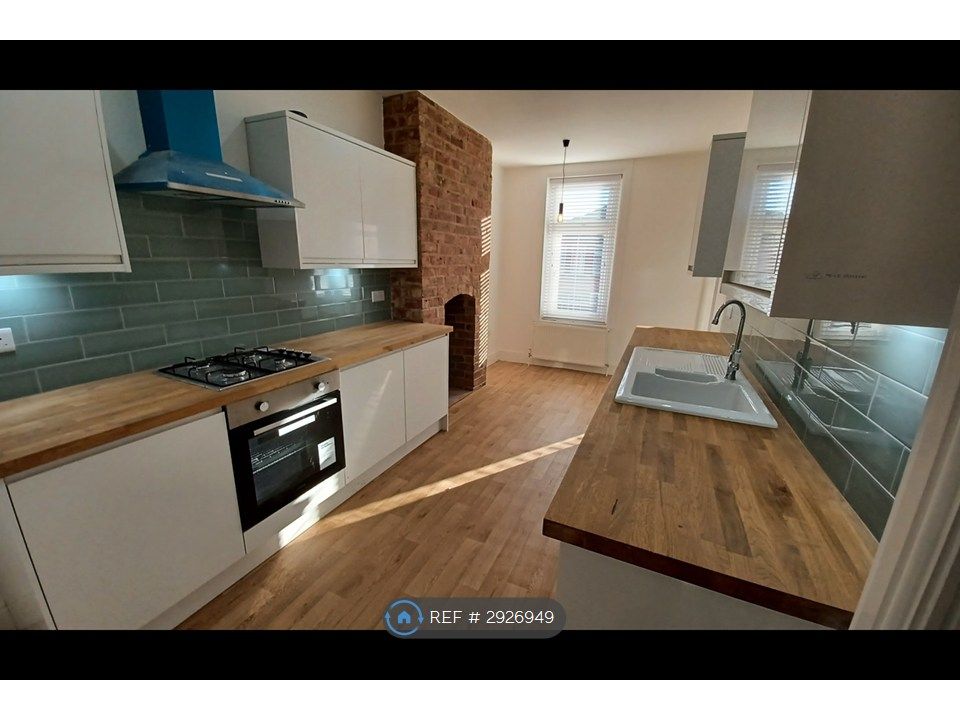 Property photo 1 of 7 Kitchen