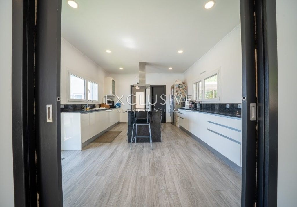 Property photo 3 of 28