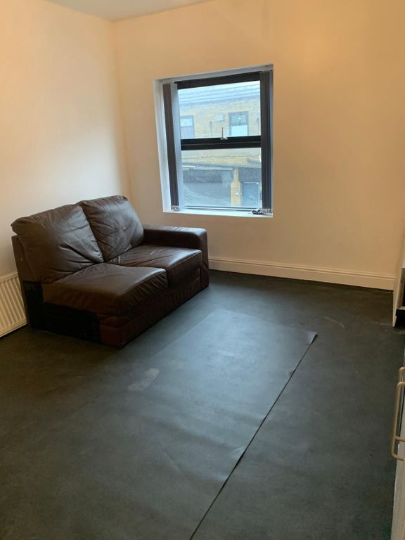 Property photo 2 of 9 Photograph 2