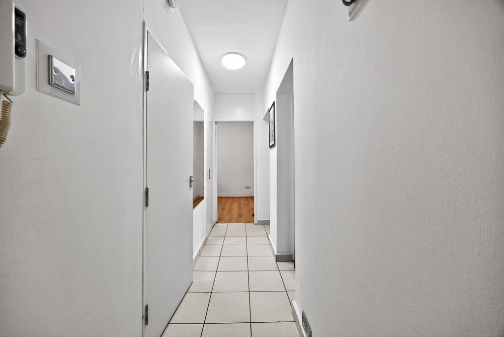 Property photo 3 of 37