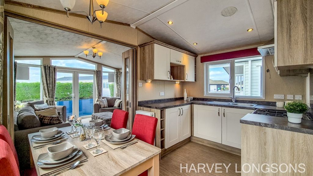 Property photo 1 of 18 Kitchen And Dining Area In The Pemberton Abingdon Holiday Home