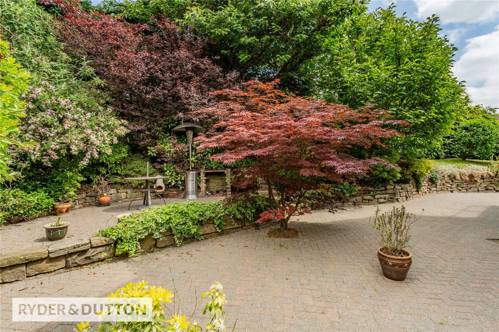 Property photo 2 of 31 Garden